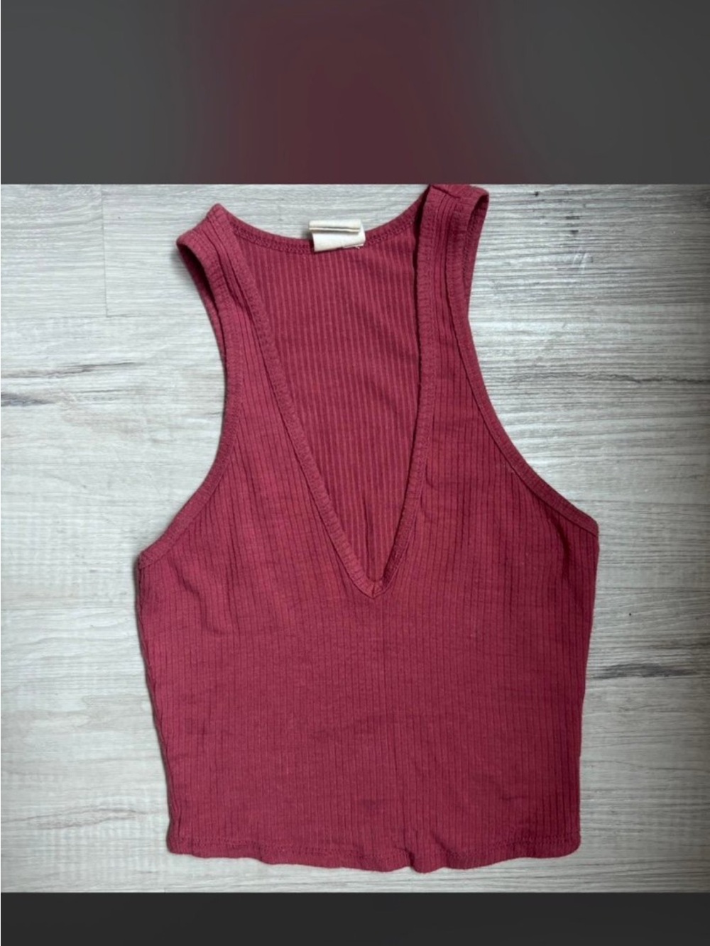 V-Neck Ribbed Crop Tank Top - Pink